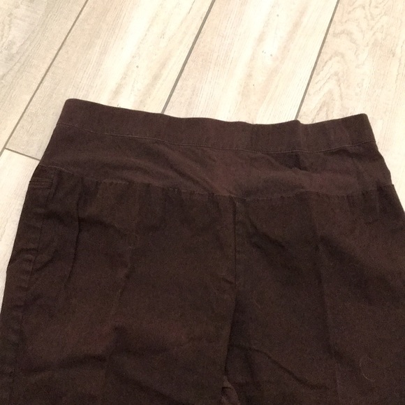 Motherhood Maternity Capri pants - Picture 2 of 6